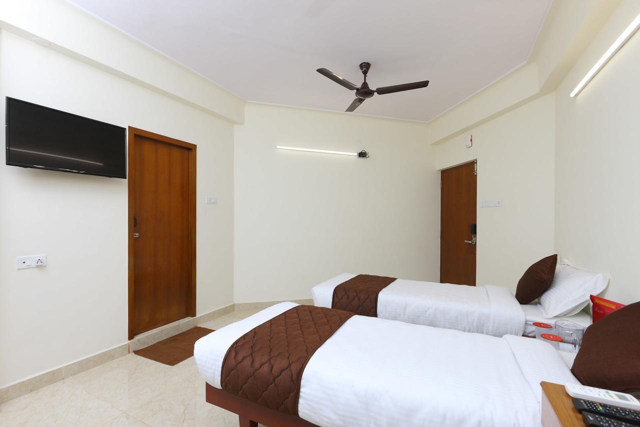 Oyo 11433 Kishore Inn Csennai Kültér fotó